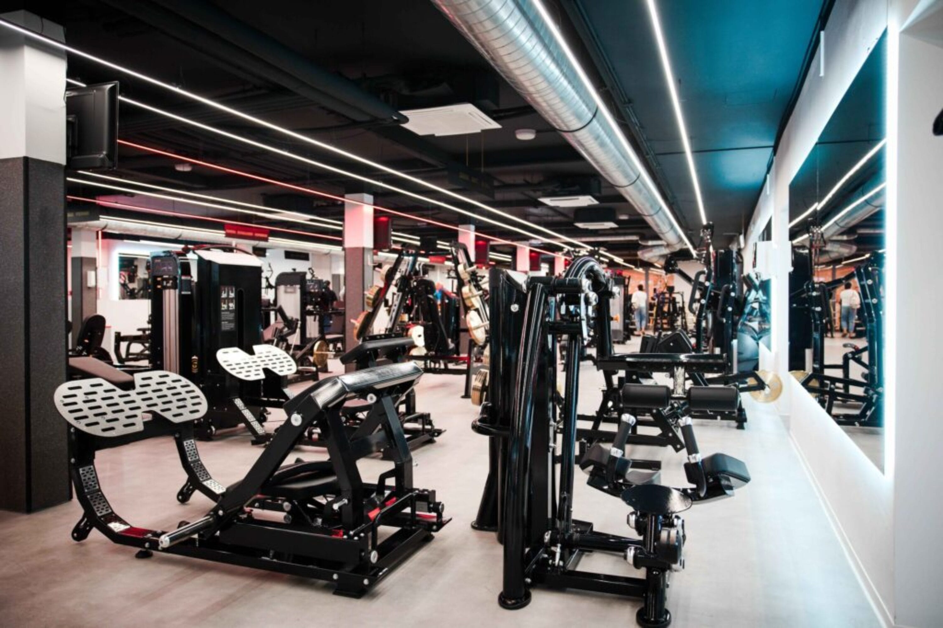 Fitness zóna s posilovacími stroji XFitness Smíchov