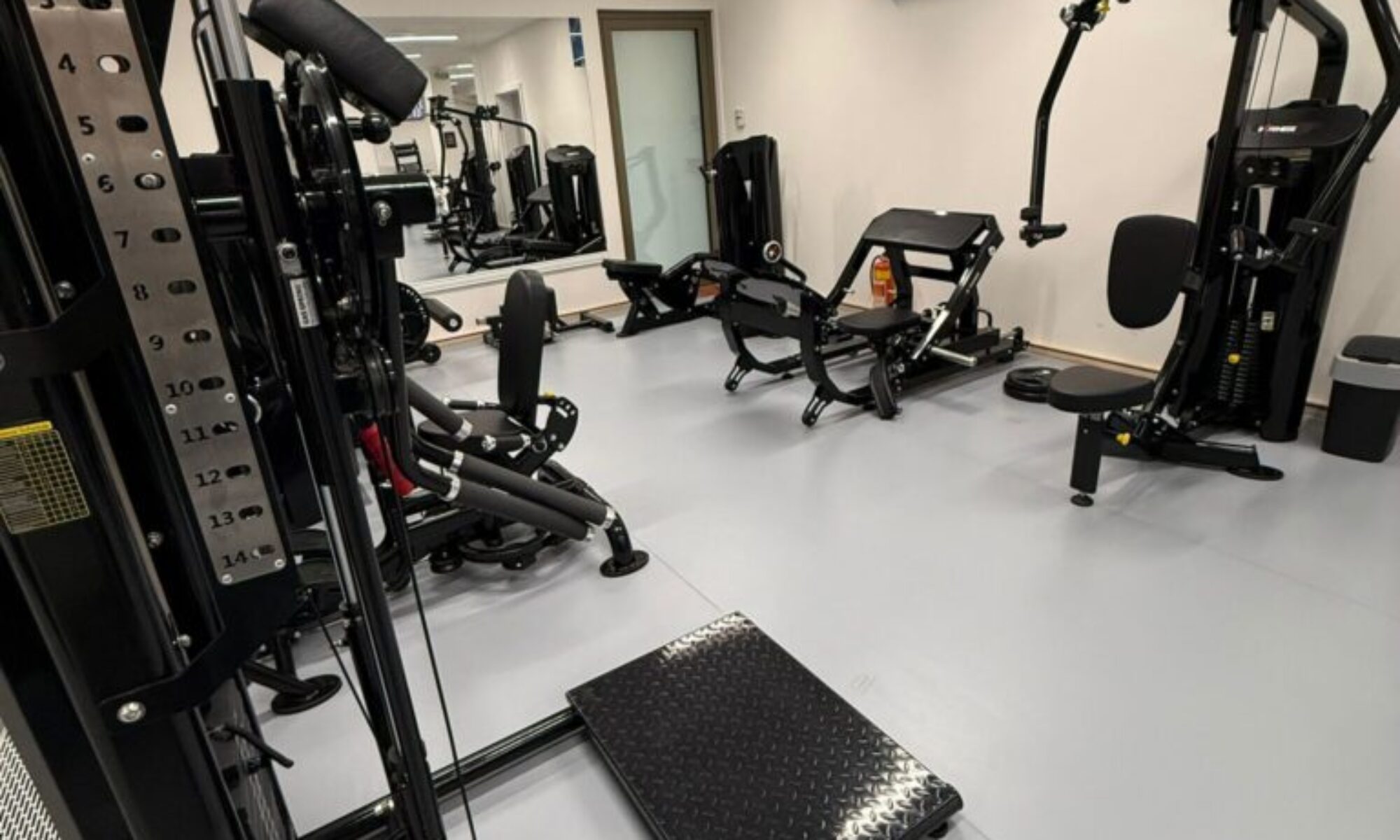 Fitness zóna XFitness Lysolaje Fitness zóna s posilovacími stroji XFitness Lysolaje