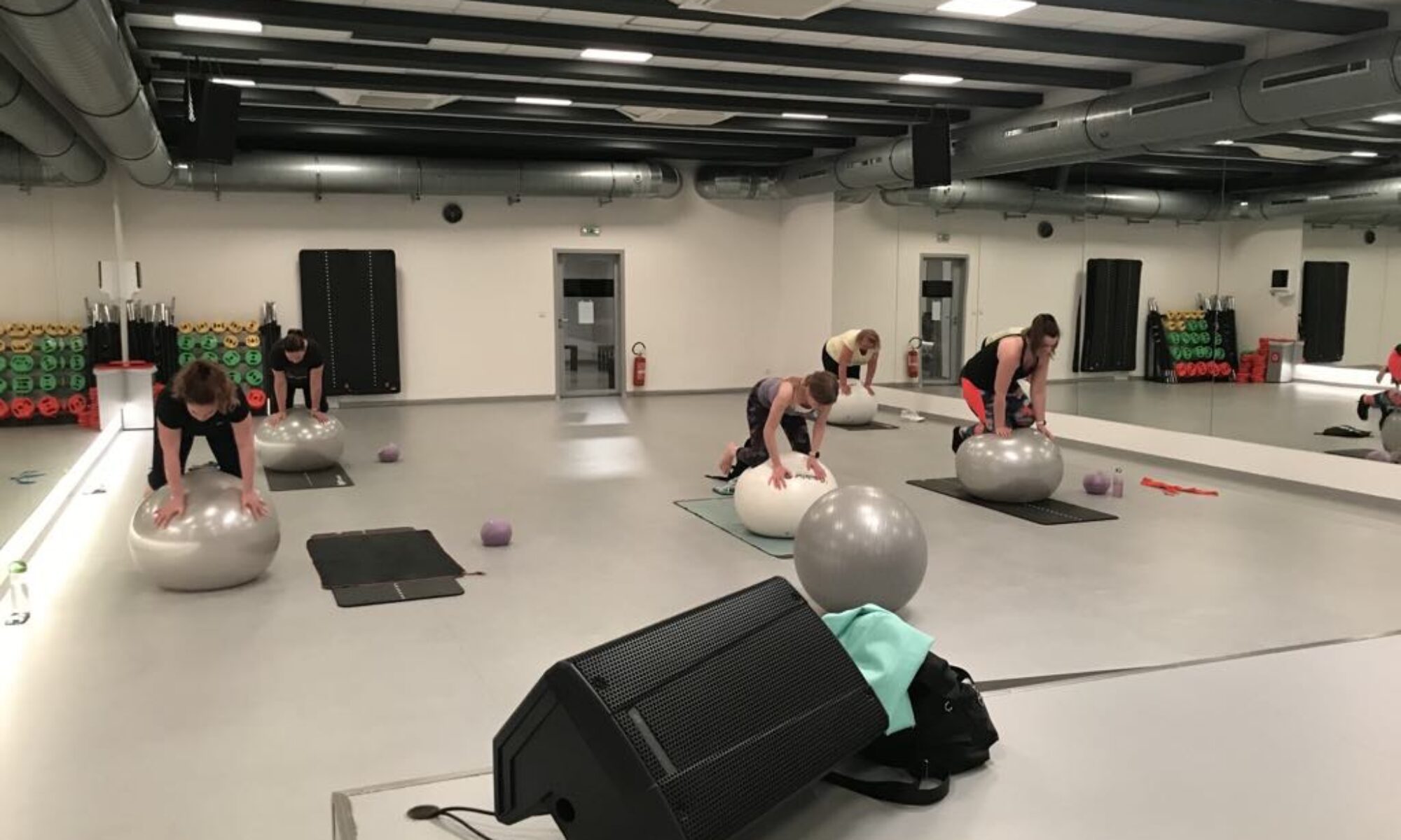 Velké balóny Skupinová lekce Velké balóny v XFitness Smíchov