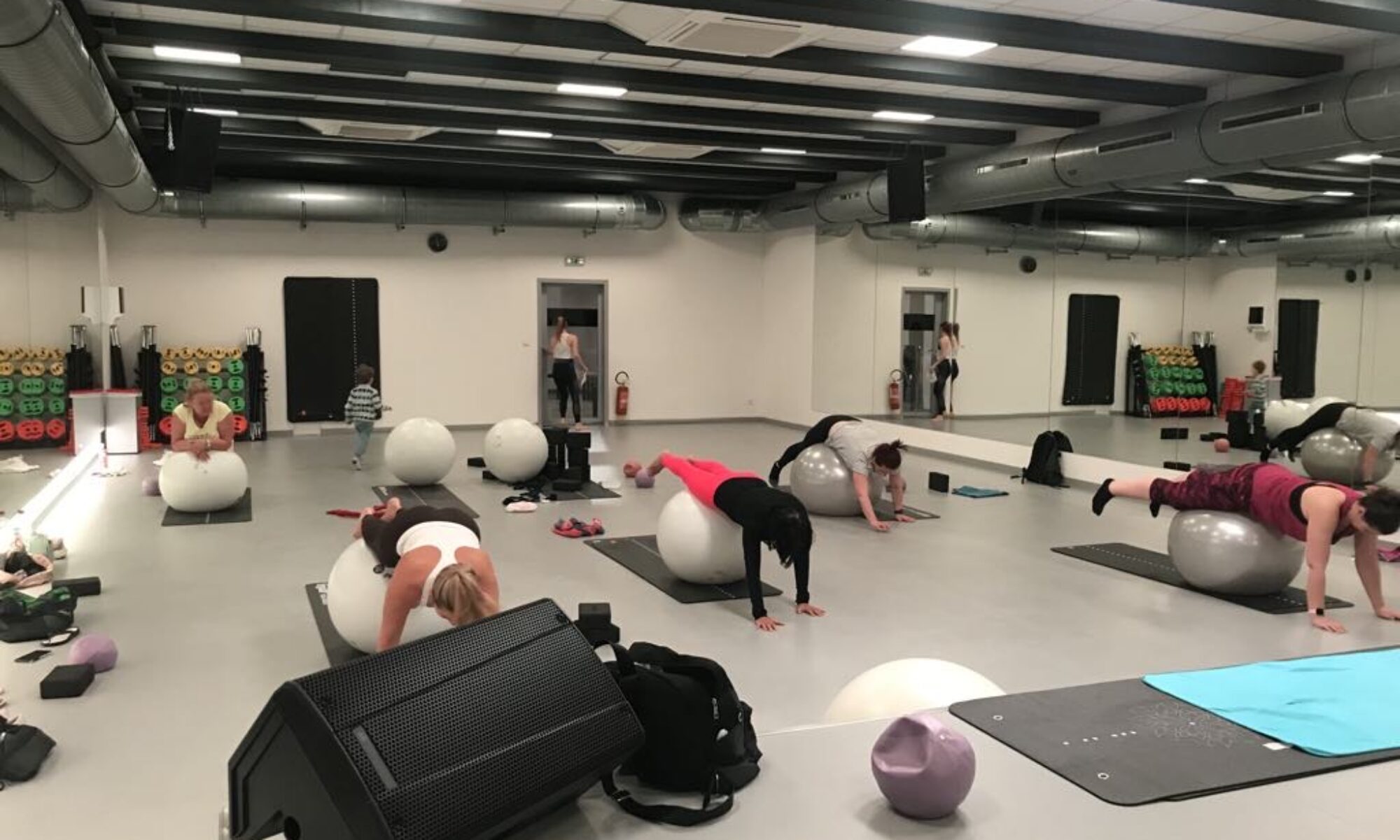 Velké balóny Skupinová lekce Velké balóny v XFitness Smíchov